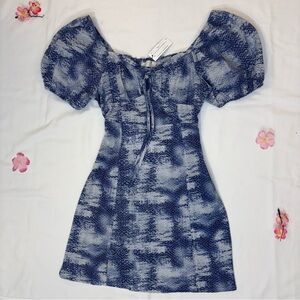 NWT Q2 Abstract Print, Puff Sleeve Dress- Small